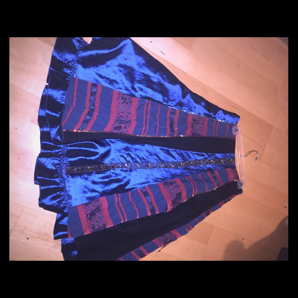Multicolored ruffled skirt.